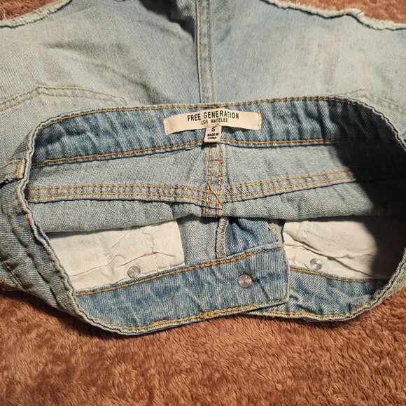 Free Generation Women's Pearl Accent Step-Hem Jean Shorts - Picture 4 of 8